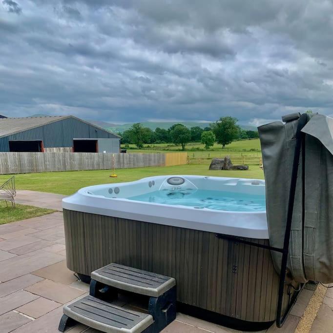 Coed Farm-Hot Tub-Sleeps 12-Near Brecon别墅 外观 照片