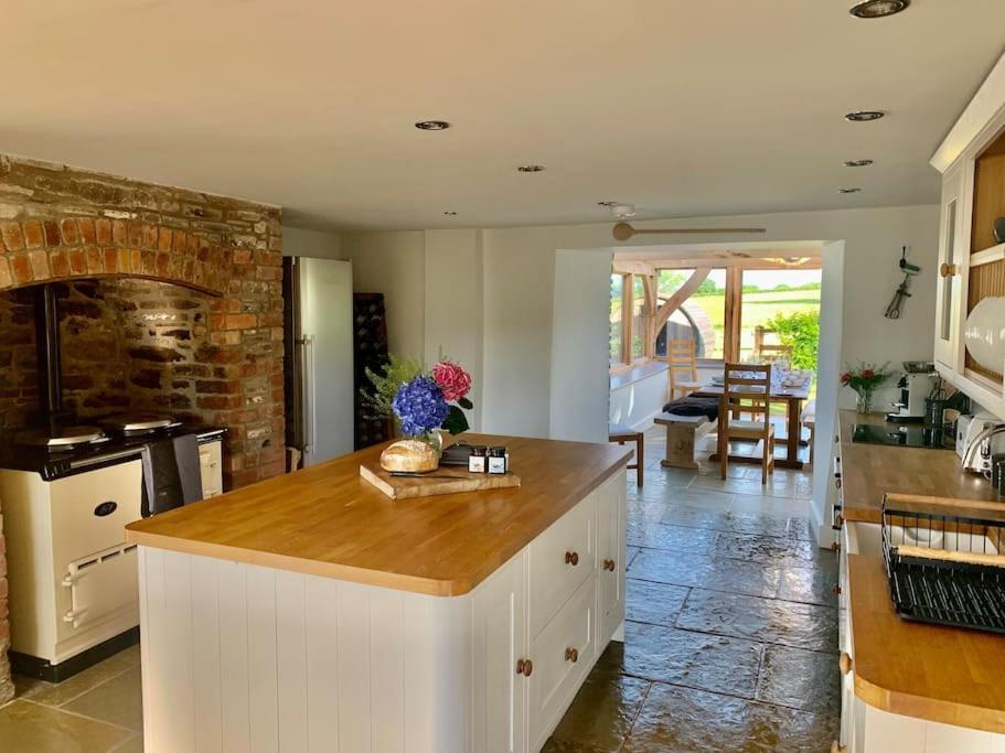 Coed Farm-Hot Tub-Sleeps 12-Near Brecon别墅 外观 照片