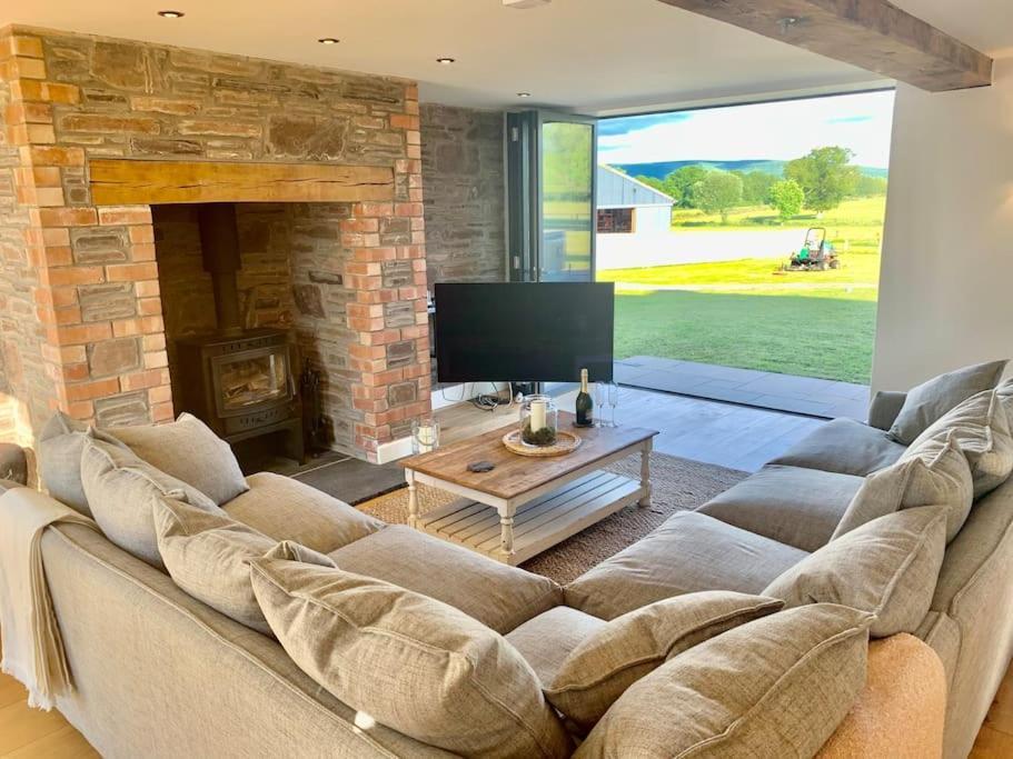 Coed Farm-Hot Tub-Sleeps 12-Near Brecon别墅 外观 照片