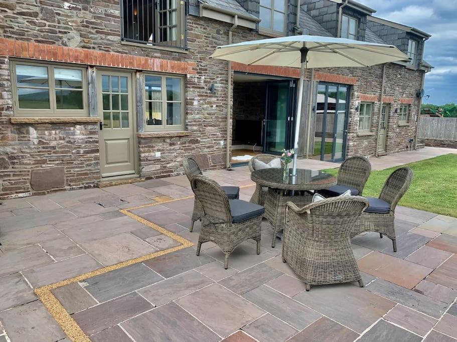 Coed Farm-Hot Tub-Sleeps 12-Near Brecon别墅 外观 照片