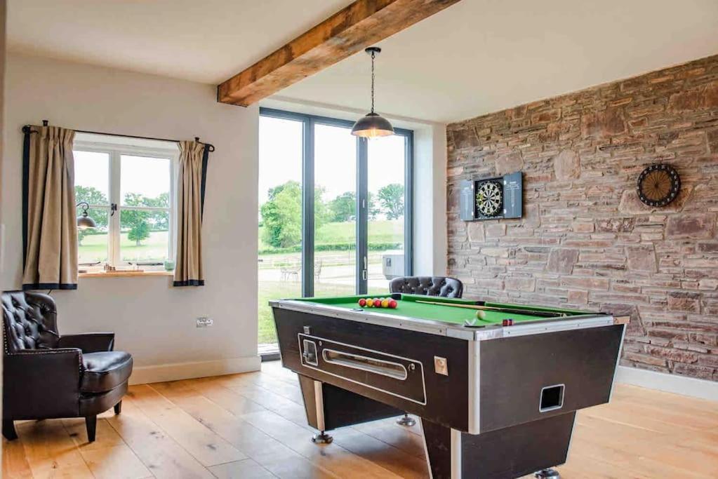 Coed Farm-Hot Tub-Sleeps 12-Near Brecon别墅 外观 照片