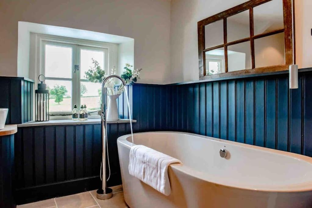 Coed Farm-Hot Tub-Sleeps 12-Near Brecon别墅 外观 照片